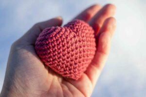 cœur crochet rouge fait main décoration de Noël